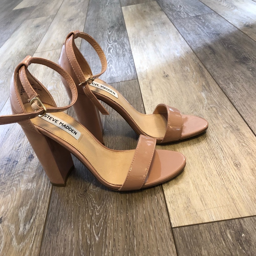 Steve Madden Patent leather nude heels
